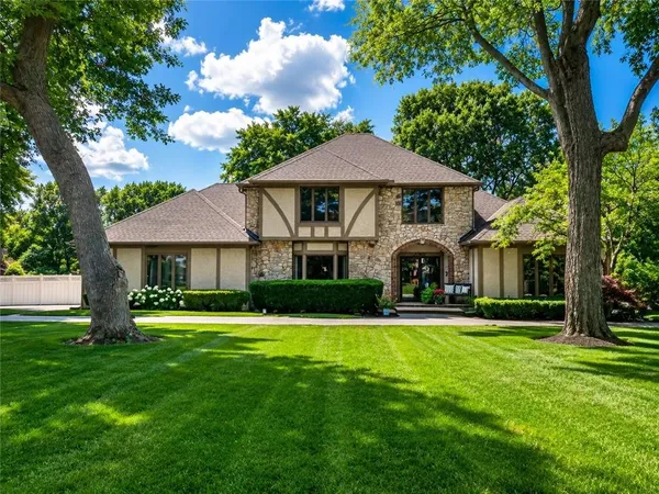 $685,000 | 1401 Northwest Deer Run Trail, Blue Springs, MO 64015