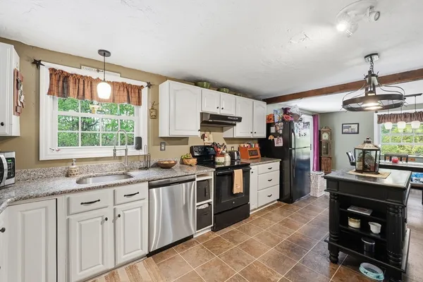 $379,900 | 22 Birch Street, West Brookfield, MA 01585