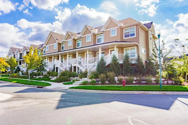 $2,300 | 2976 Clover Ridge Drive, Chaska, MN 55318