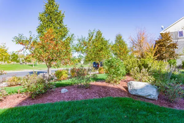 $2,300 | 2976 Clover Ridge Drive, Chaska, MN 55318