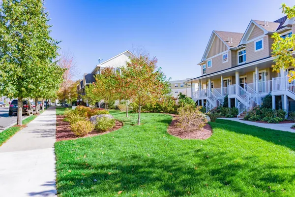 $2,300 | 2976 Clover Ridge Drive, Chaska, MN 55318