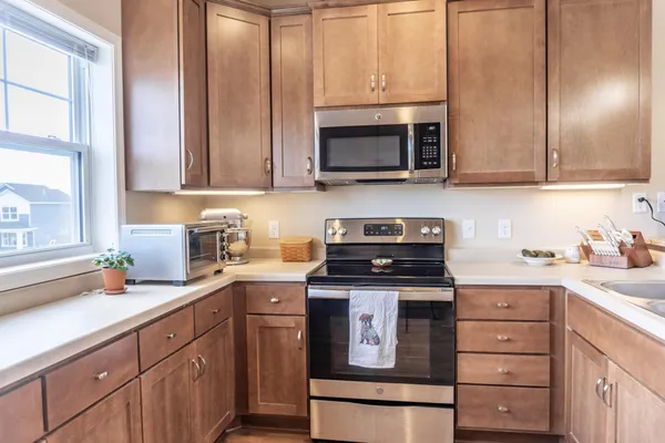 $2,300 | 2976 Clover Ridge Drive, Chaska, MN 55318