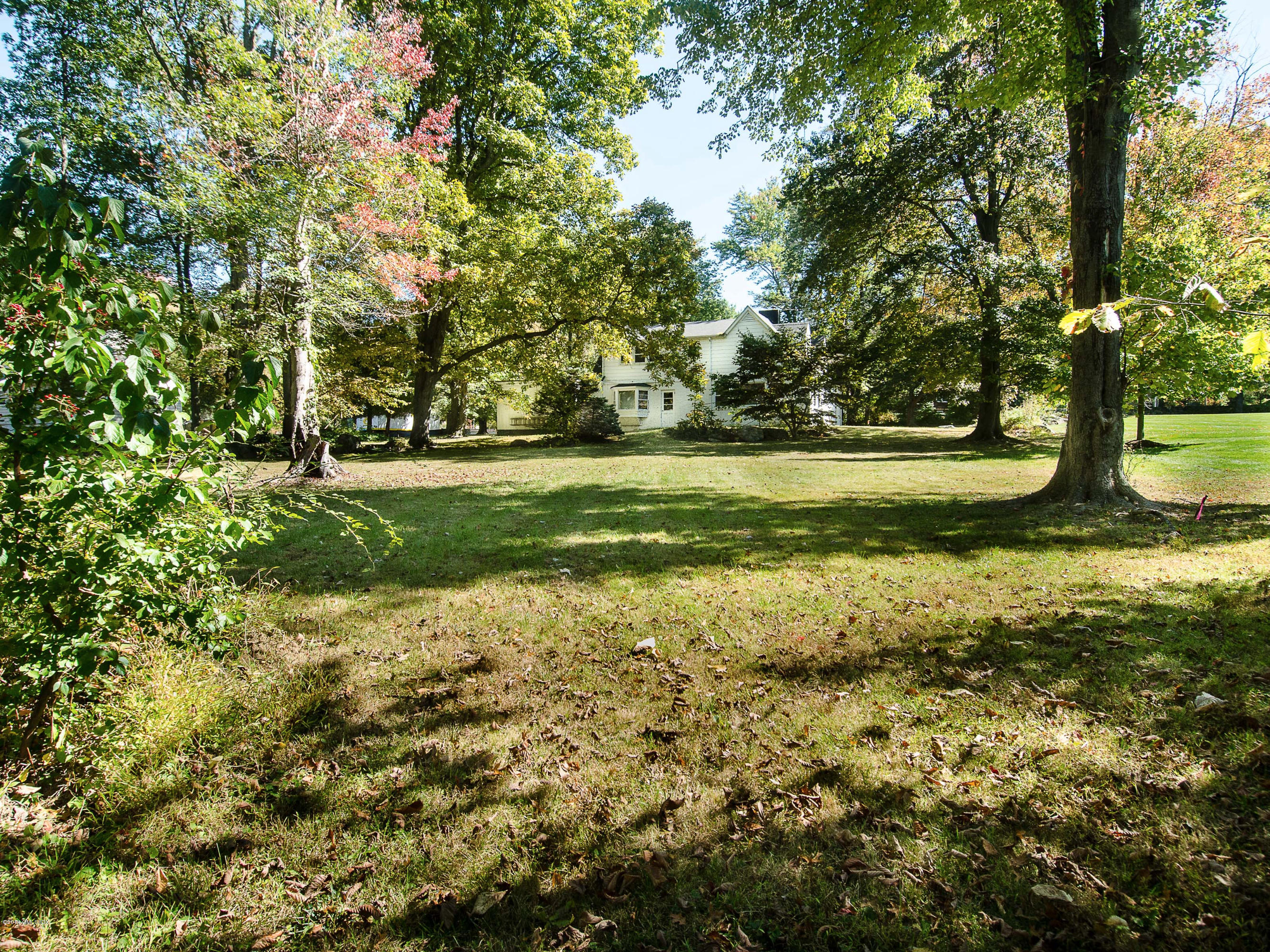 46 Bedford Road Greenwich, CT 06831 - Photo 4 of 7 Back yard facing east224HR_-8984