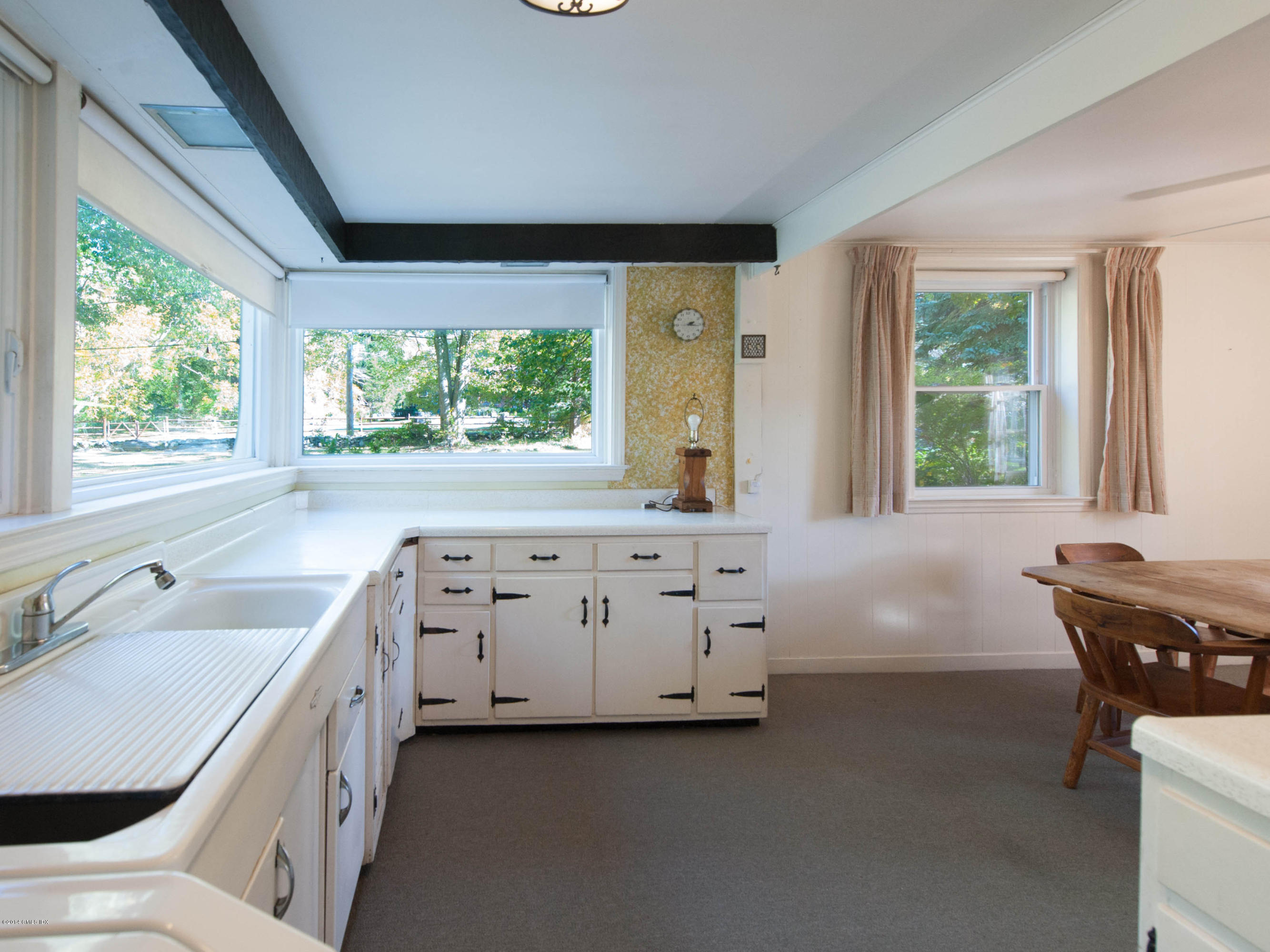 46 Bedford Road Greenwich, CT 06831 - Photo 6 of 7 KITCHEN