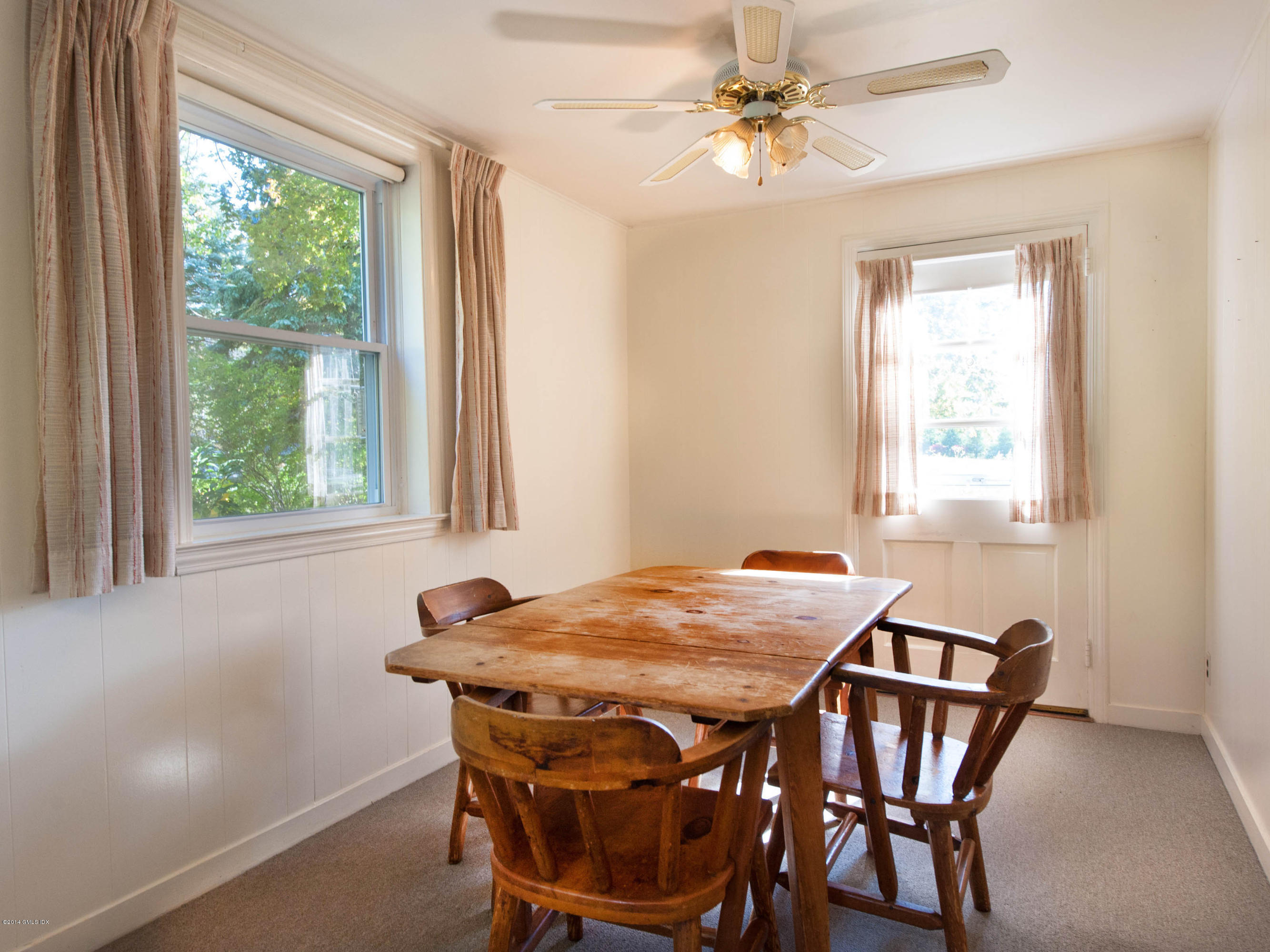 46 Bedford Road Greenwich, CT 06831 - Photo 7 of 7 KITCHEN/DINING
