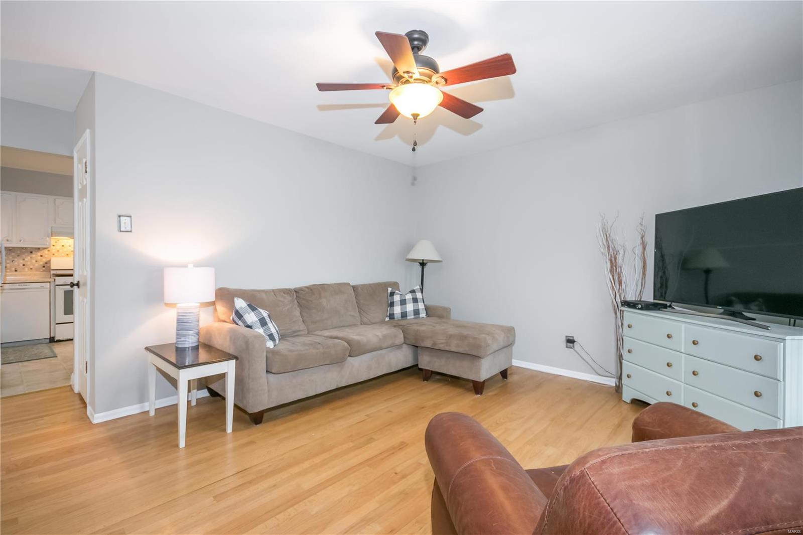337 Fairview Court Ballwin, MO 63021 - Photo 4 of 27 Gallery Image 4
