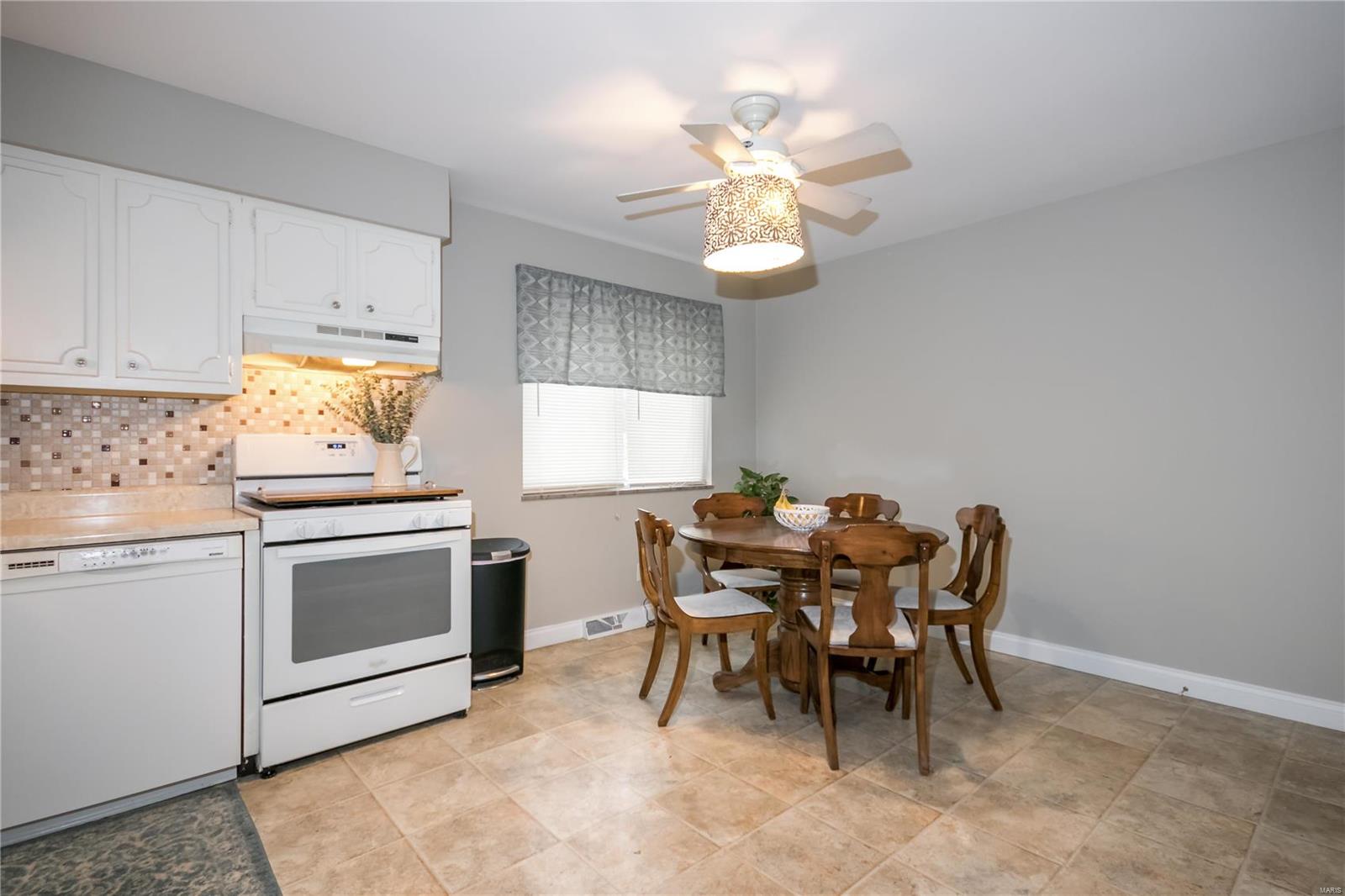 337 Fairview Court Ballwin, MO 63021 - Photo 6 of 27 Gallery Image 6