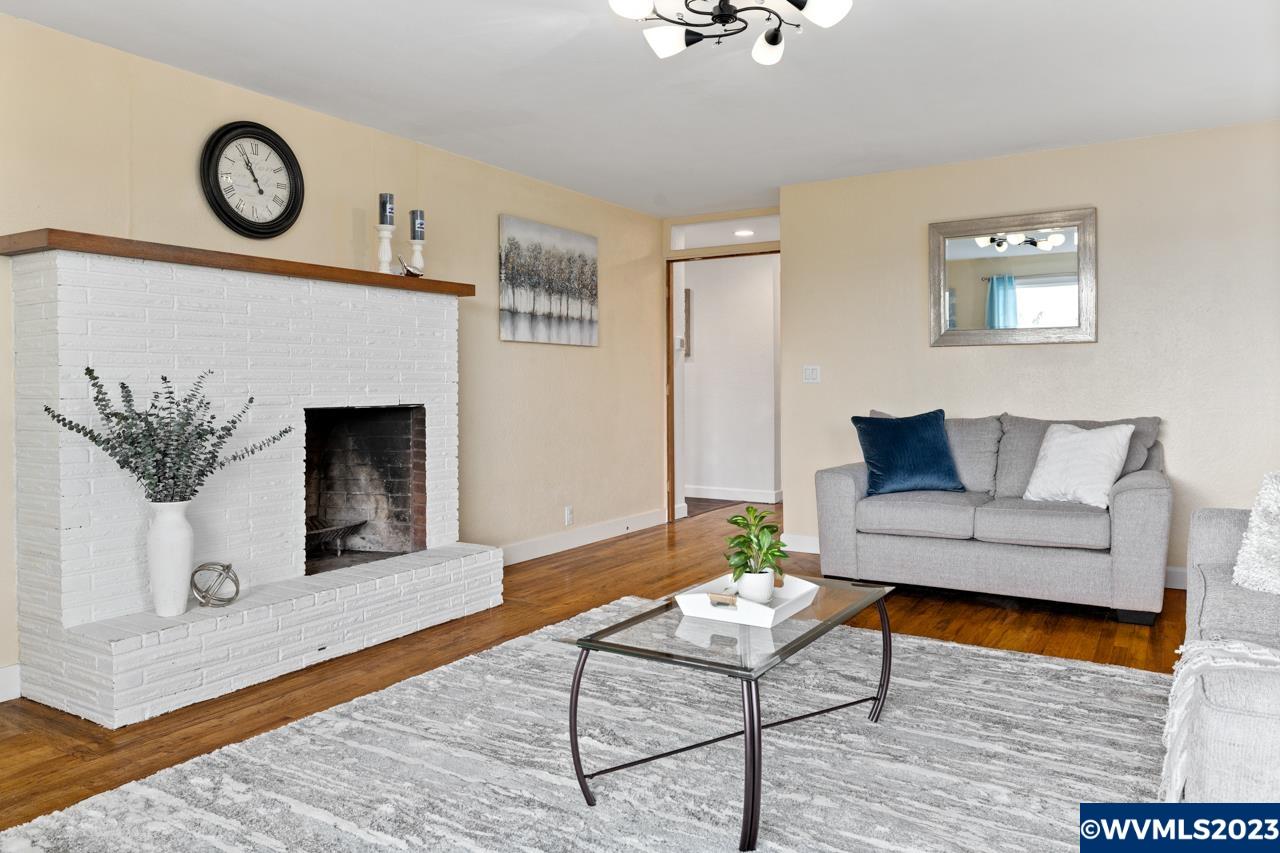 7683 Sunnyview Road Northeast Salem, OR 97305 - Photo 6 of 36 Gallery Image 6