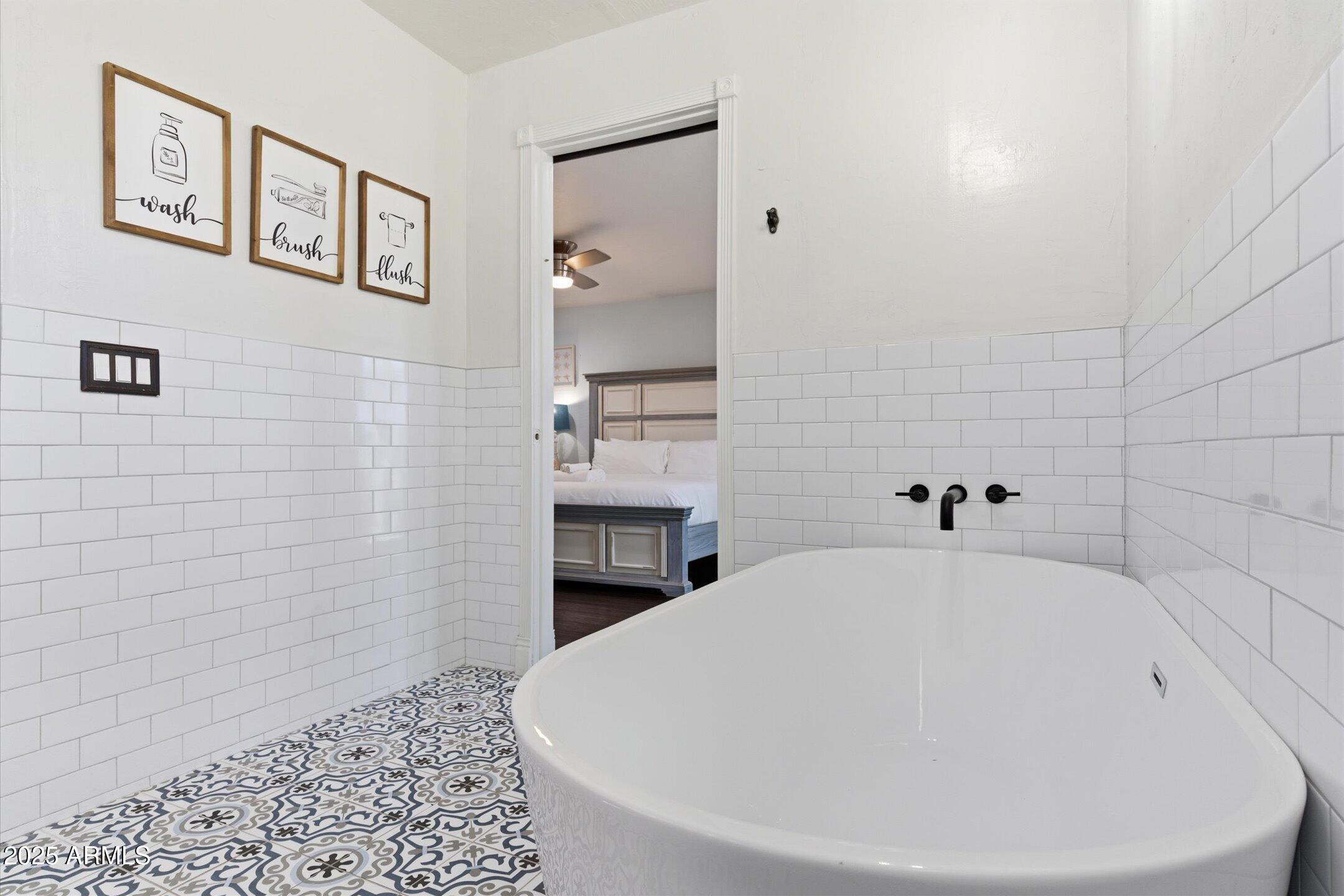 2530 North 68th Place Scottsdale, AZ 85257 - Photo 24 of 52 a bathroom with a bathtub and shower