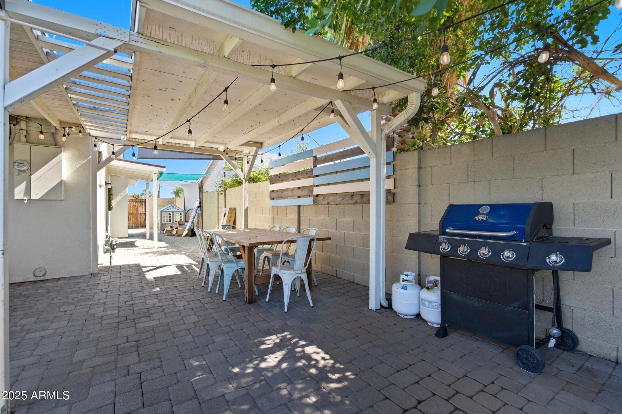 2530 North 68th Place Scottsdale, AZ 85257 - Photo 49 of 52 a view of a patio with a table and chairs