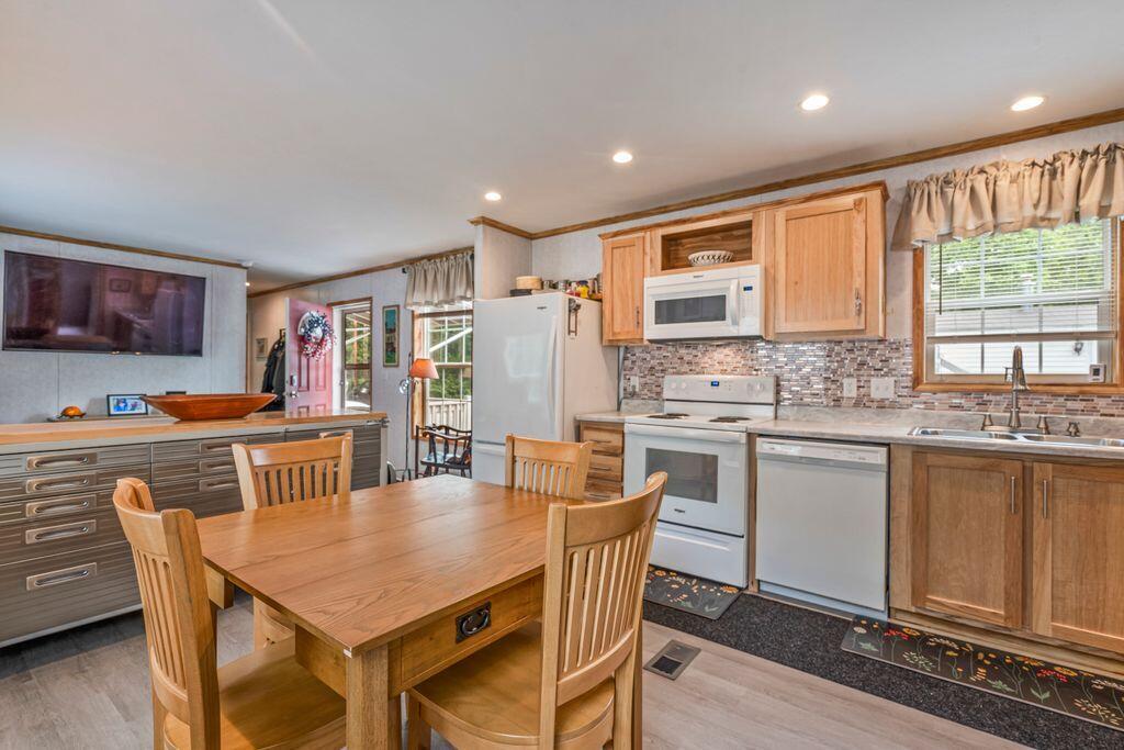84 Sanford Road, Unit 15 Alfred, ME 04002 - Photo 25 of 38 Kitchen