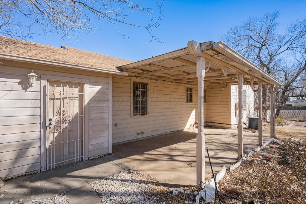 1606 Tularosa Street Amarillo, TX 79102 - Photo 9 of 22 a front view of a house with a garage