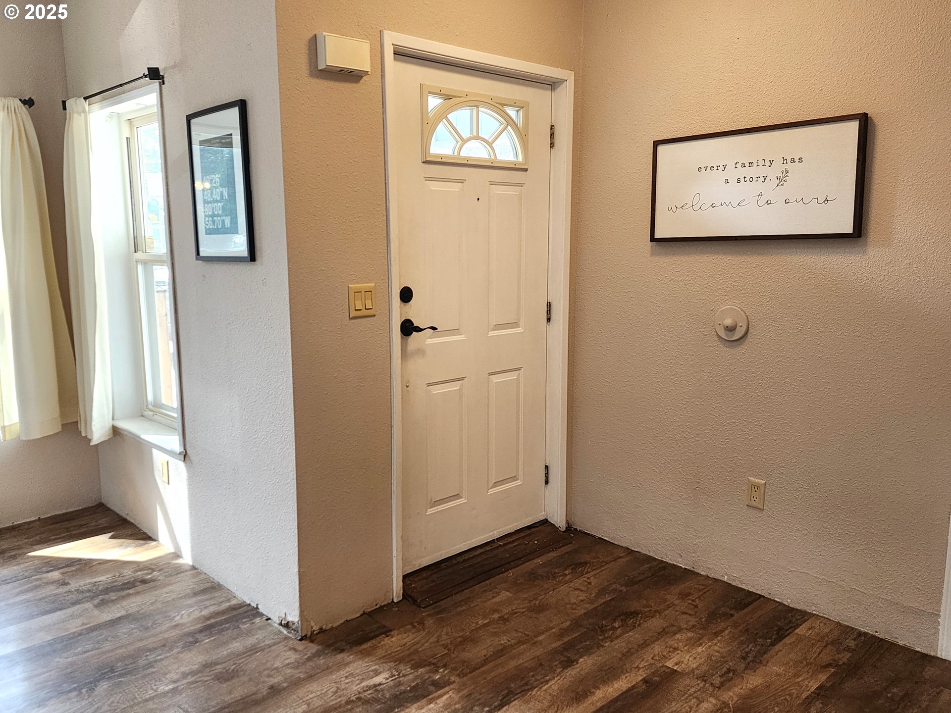 1809 26th Street, Unit 21 La Grande, OR 97850 - Photo 5 of 18 a view of a hallway with wooden floor and a window