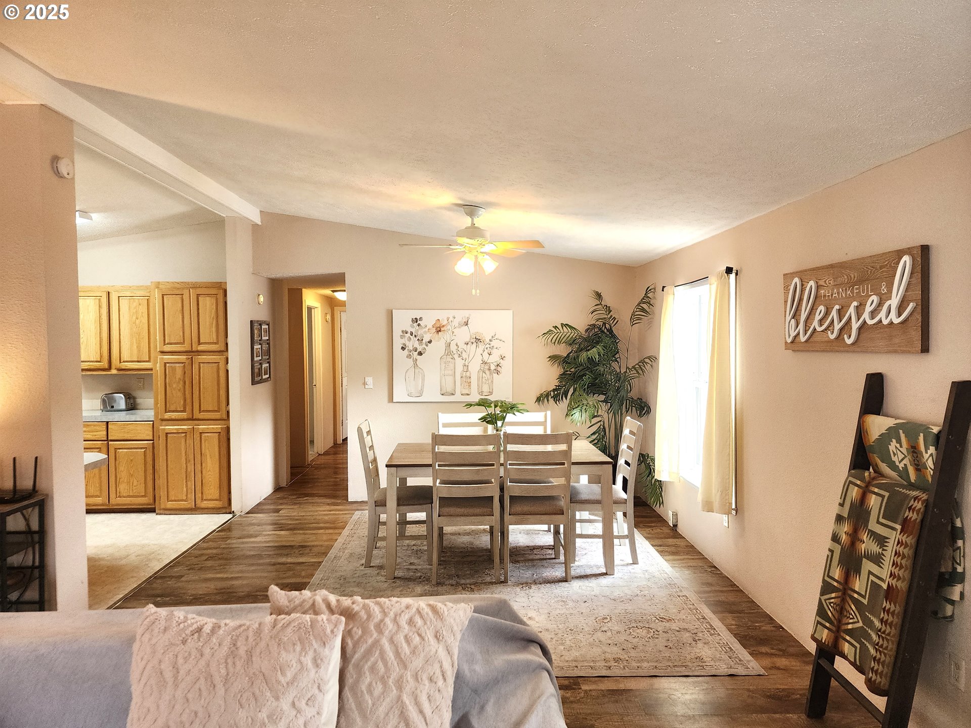 1809 26th Street, Unit 21 La Grande, OR 97850 - Photo 7 of 18 a living room with furniture and a table