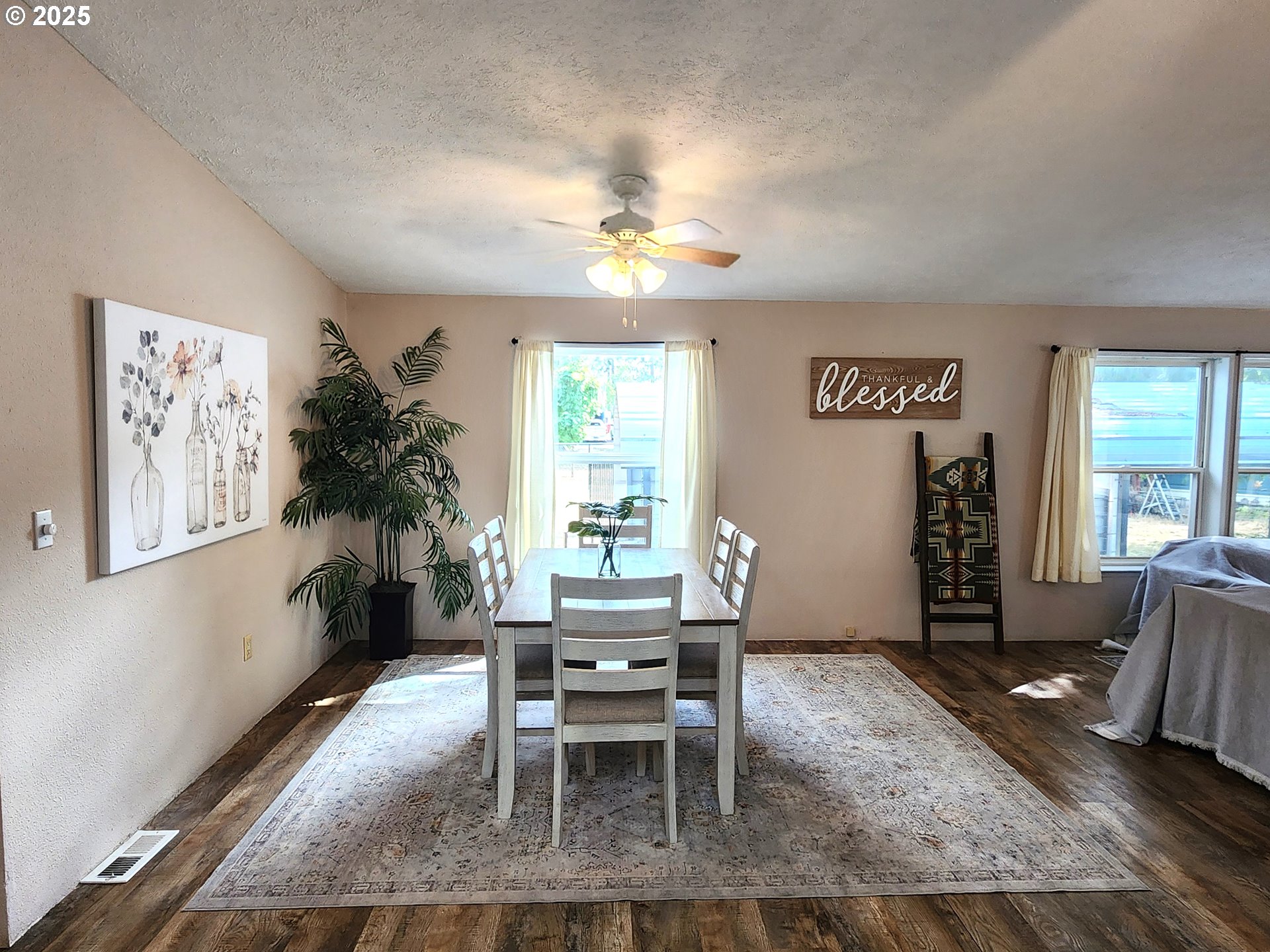 1809 26th Street, Unit 21 La Grande, OR 97850 - Photo 9 of 18 a dining room with furniture and window