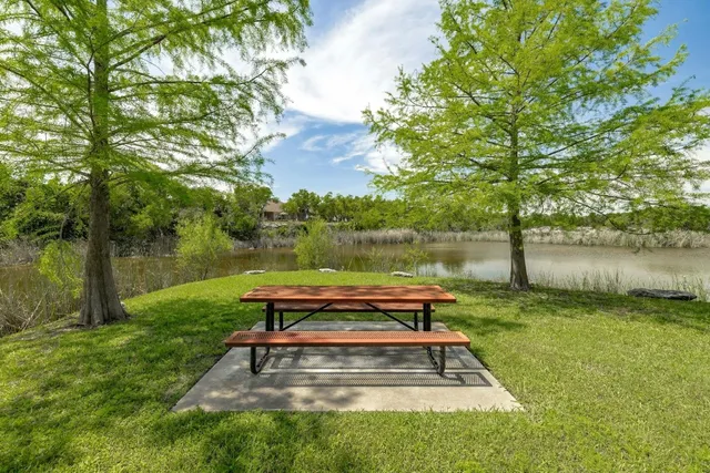 $725,000 | 101 Quarry Bluff Cove, Liberty Hill, TX 78642