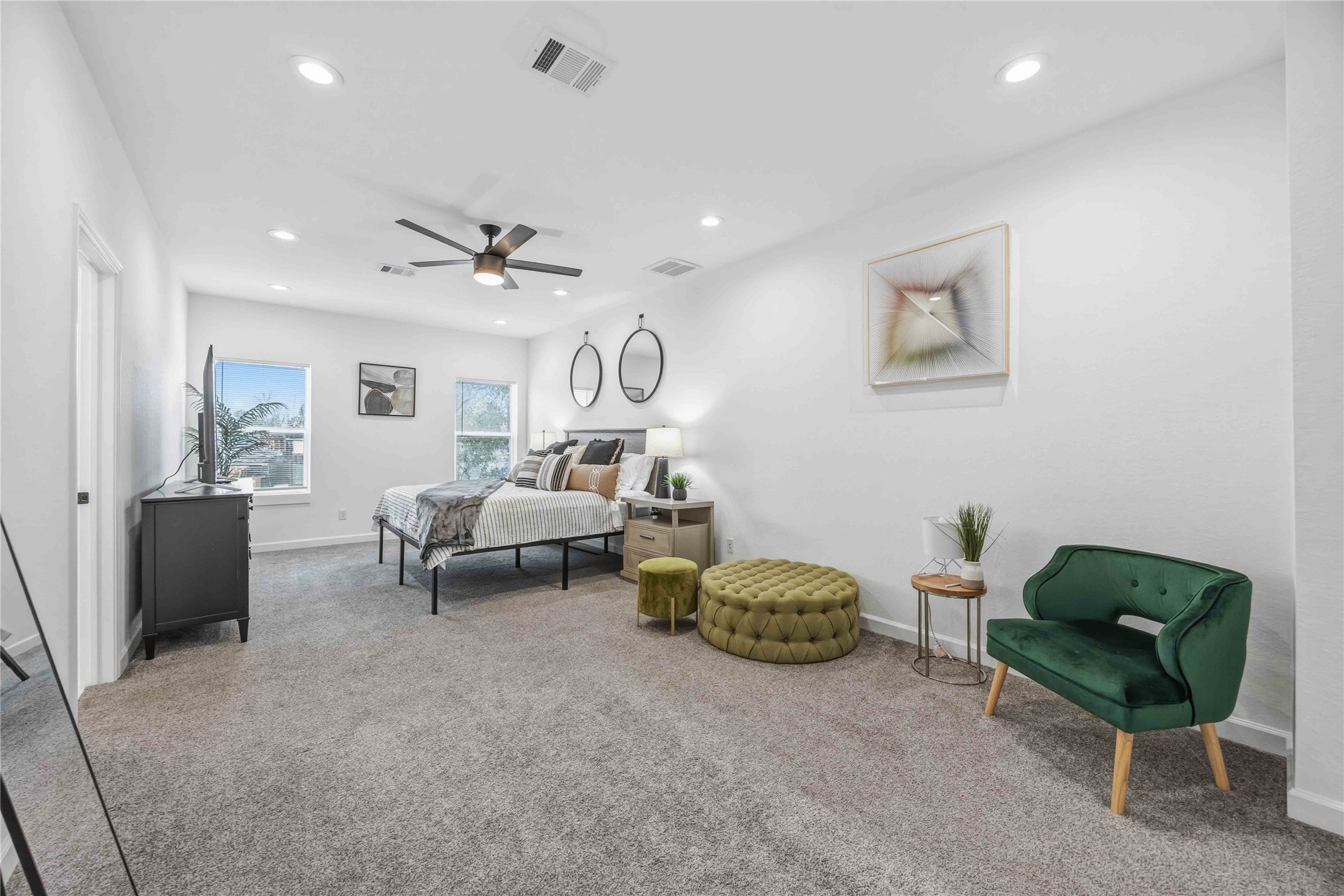 6130 Conley Street, Unit A Houston, TX 77021 - Photo 22 of 30 a living room with furniture and a ceiling fan
