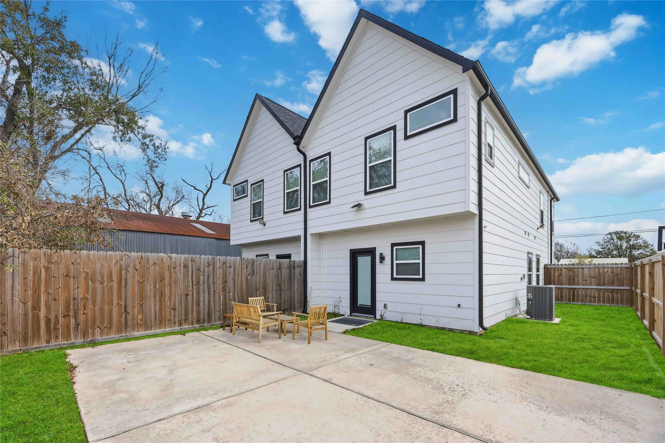 6130 Conley Street, Unit A Houston, TX 77021 - Photo 30 of 30 a view of a house with a patio