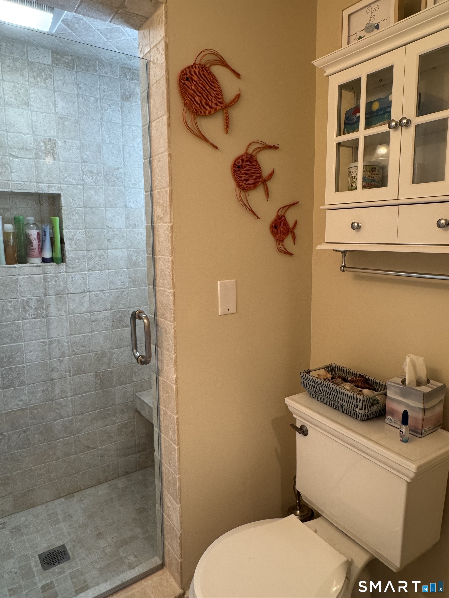 84 Waterside Lane, Unit 3 Clinton, CT 06413 - Photo 14 of 37 a bathroom with a toilet and a shower