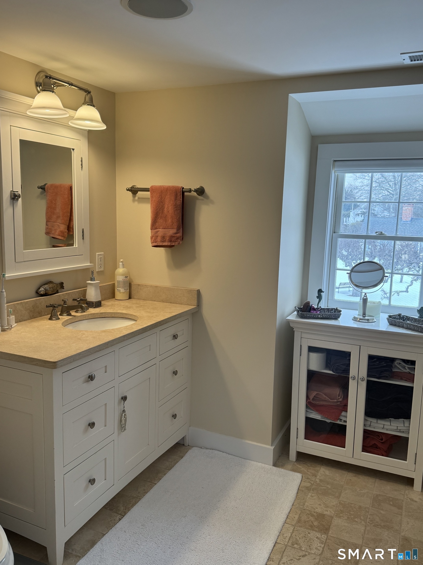 84 Waterside Lane, Unit 3 Clinton, CT 06413 - Photo 29 of 37 a bathroom with a double vanity sink and a mirror