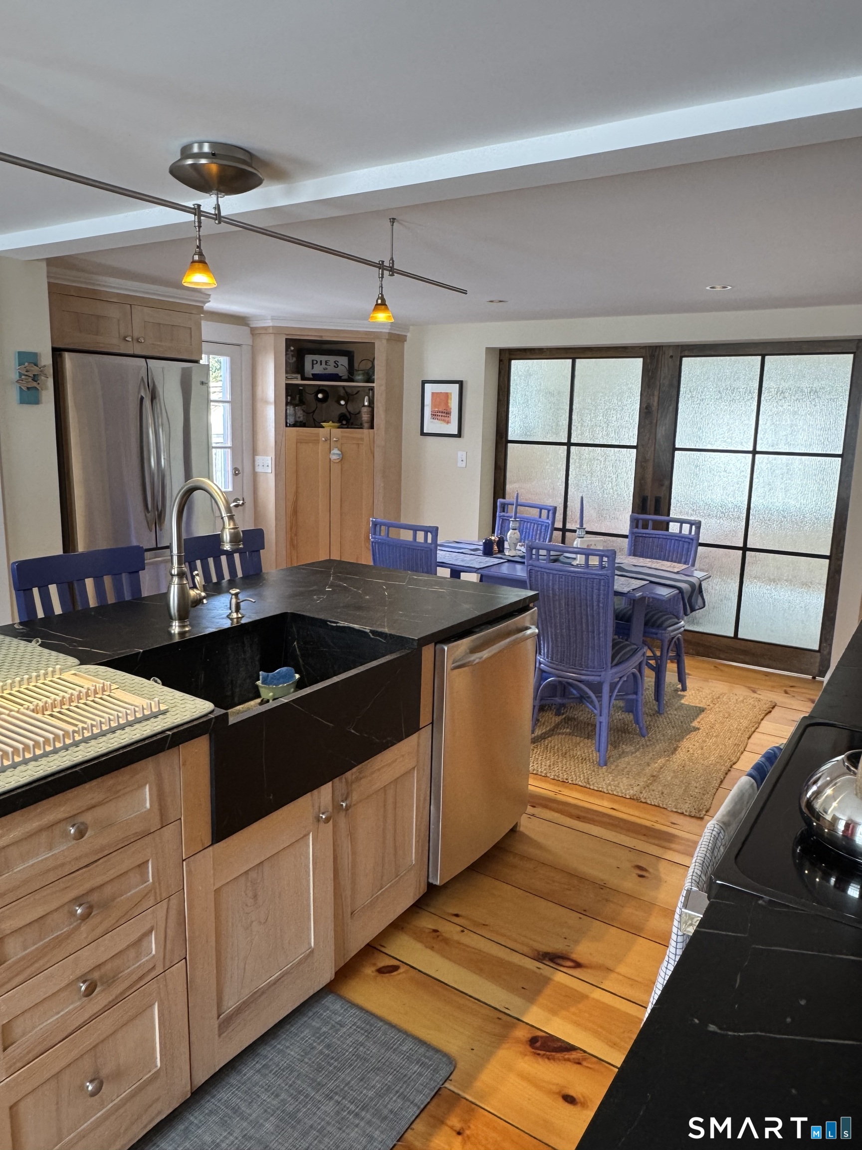 84 Waterside Lane, Unit 3 Clinton, CT 06413 - Photo 9 of 37 a kitchen with granite countertop a sink and a stove