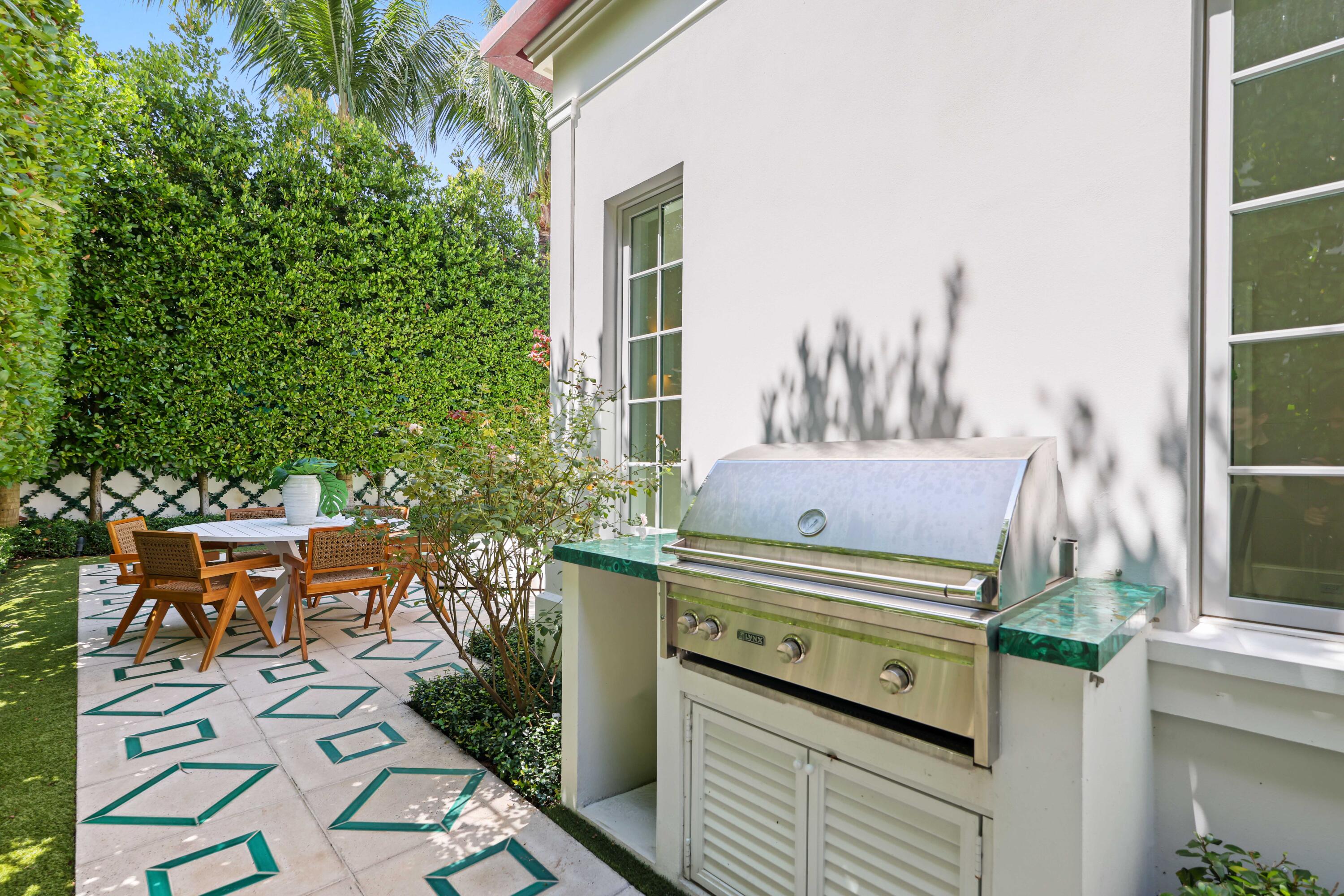308 Cocoanut Row Palm Beach, FL 33480 - Photo 19 of 52 19 - Outdoor Kitchen