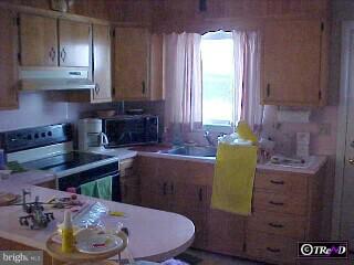 324 Fisher Road Reading, PA 19601 - Photo 4 of 7