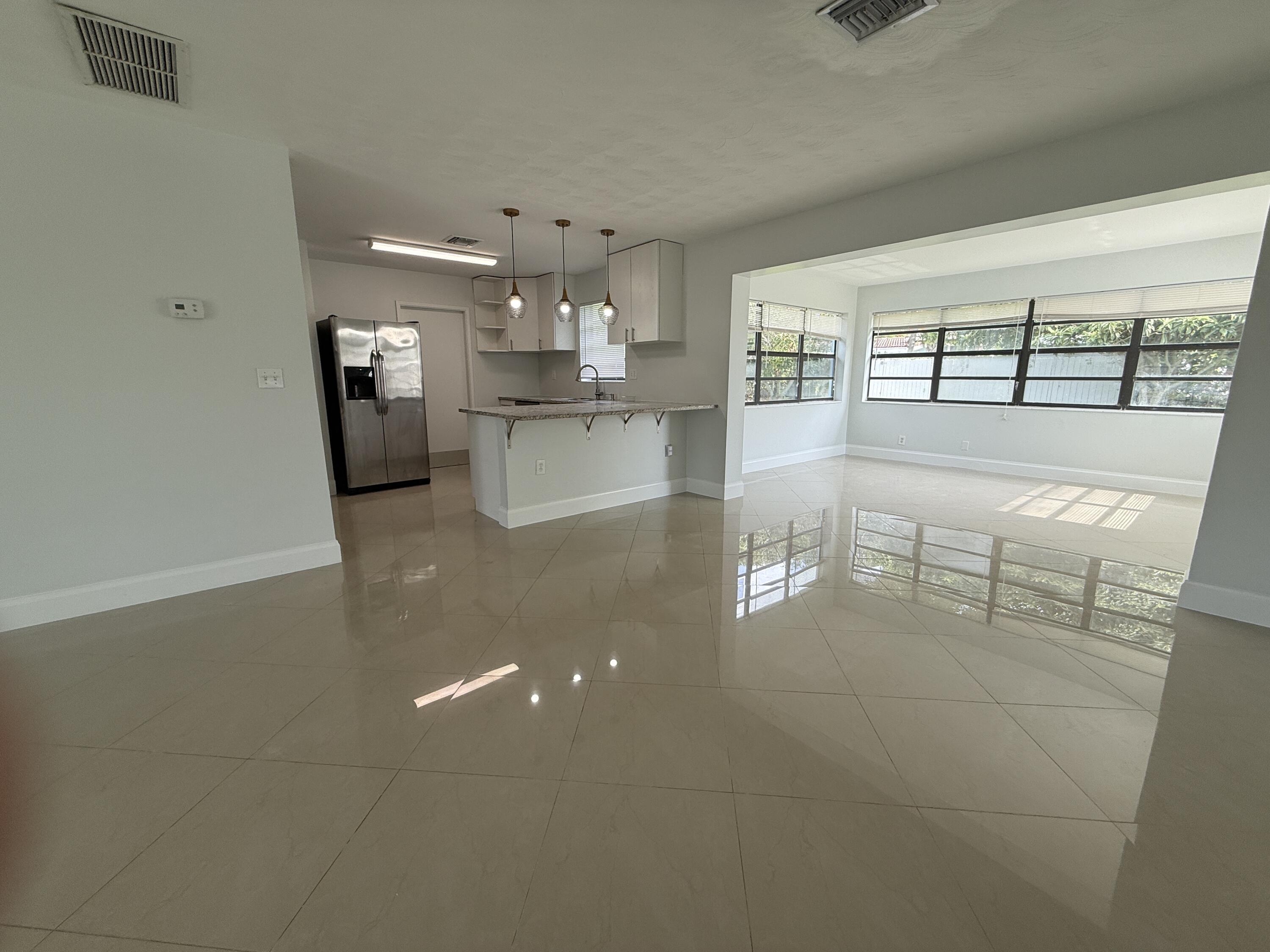 477 Northeast 35th Street Boca Raton, FL 33431 - Photo 8 of 35 Livingroom