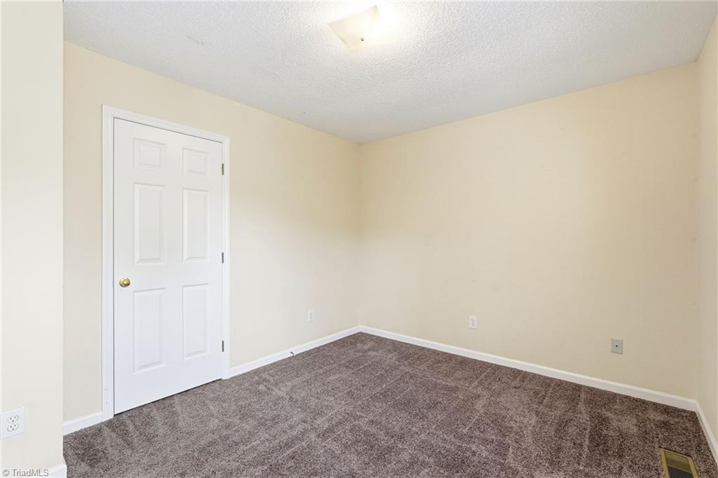 4331 Kinnamon Road Winston-Salem, NC 27103 - Photo 37 of 46