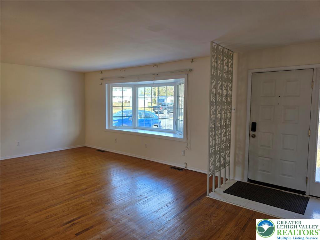 1690 Beech Lane Macungie, PA 18062 - Photo 4 of 32 Livingroom