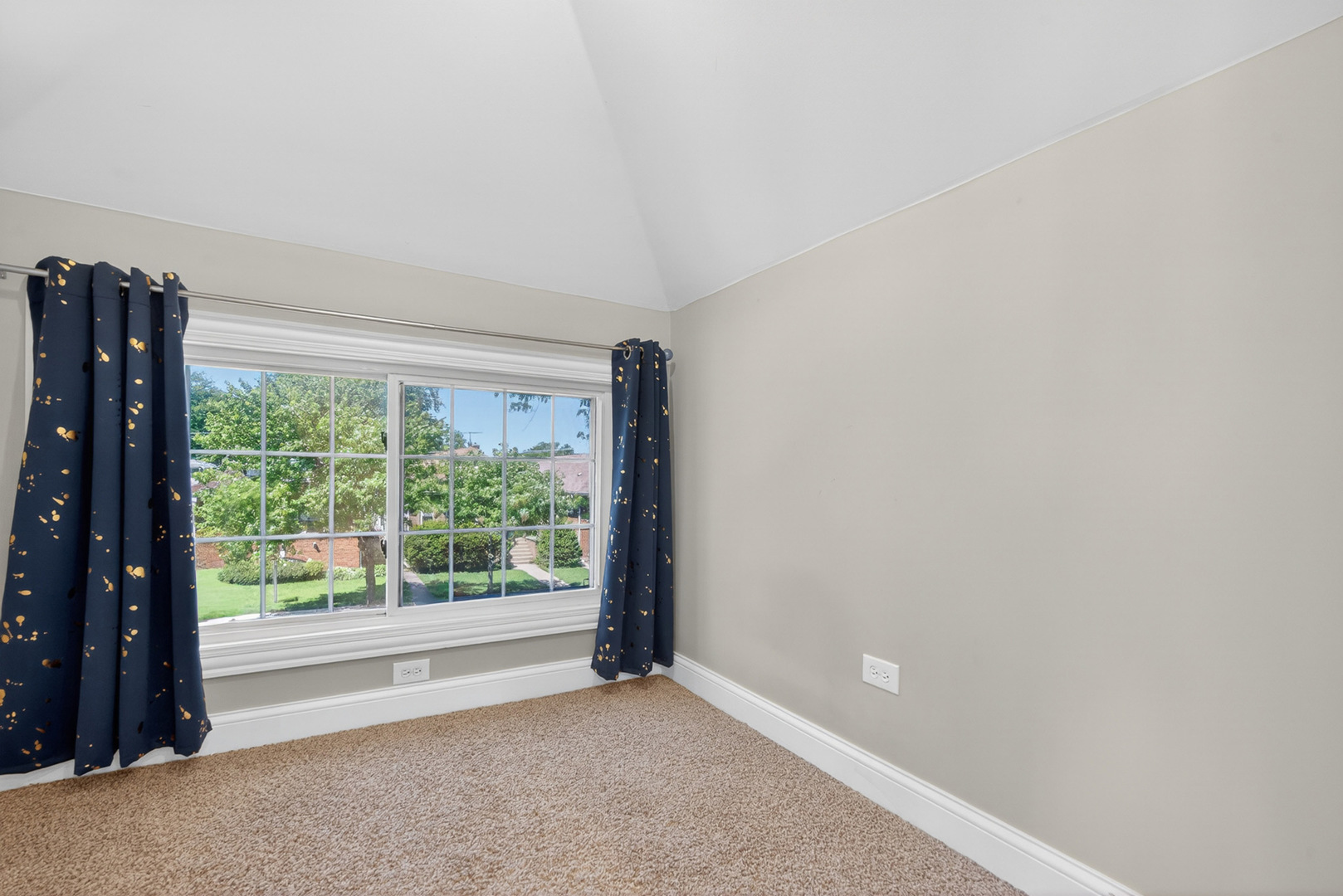 3741 Clinton Avenue Berwyn, IL 60402 - Photo 15 of 34