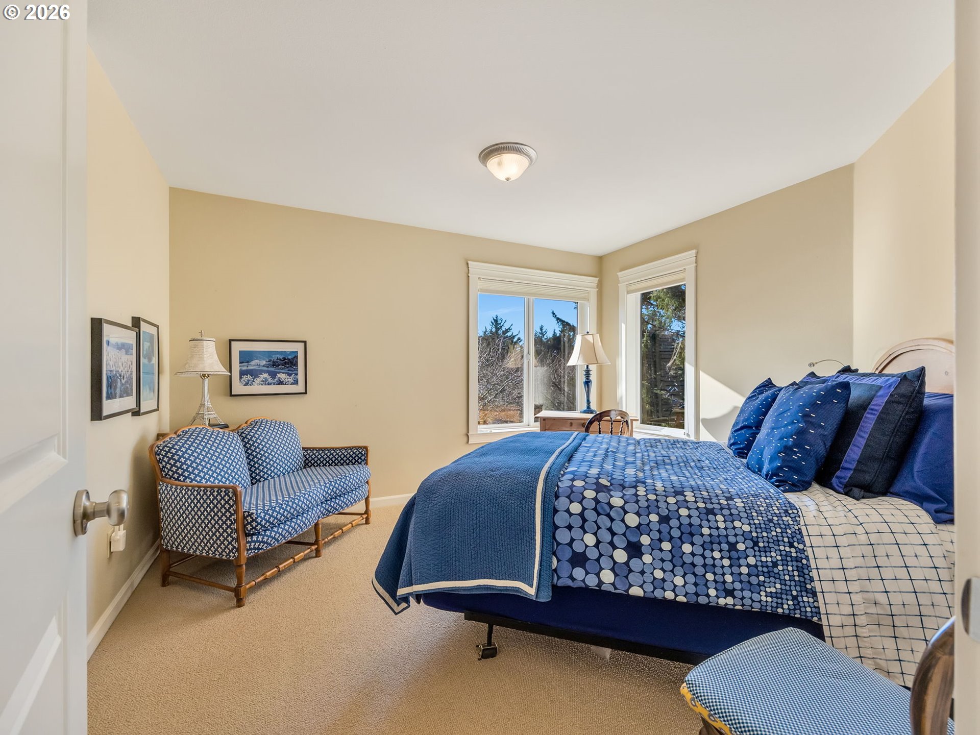 2537 Pine Ridge Drive Gearhart, OR 97138 - Photo 33 of 35 a bedroom with a bed and a couch