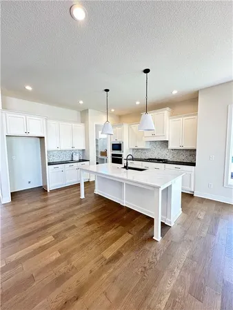 $737,020 | 17312 Oakshire Street, Overland Park, KS 66221