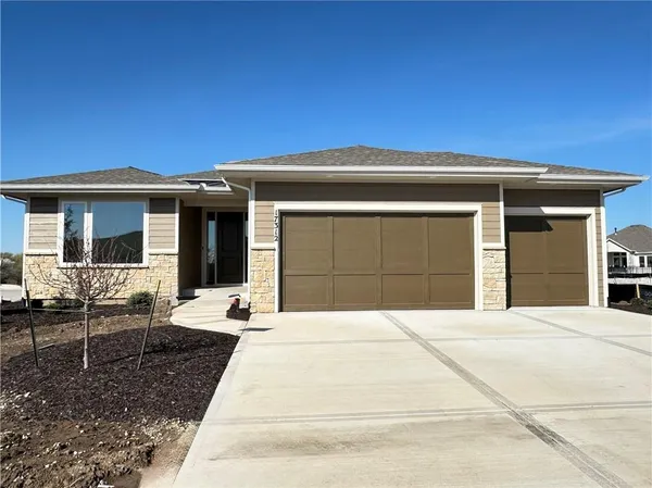 $737,020 | 17312 Oakshire Street, Overland Park, KS 66221