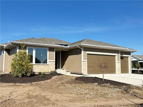 $737,020 | 17312 Oakshire Street, Overland Park, KS 66221