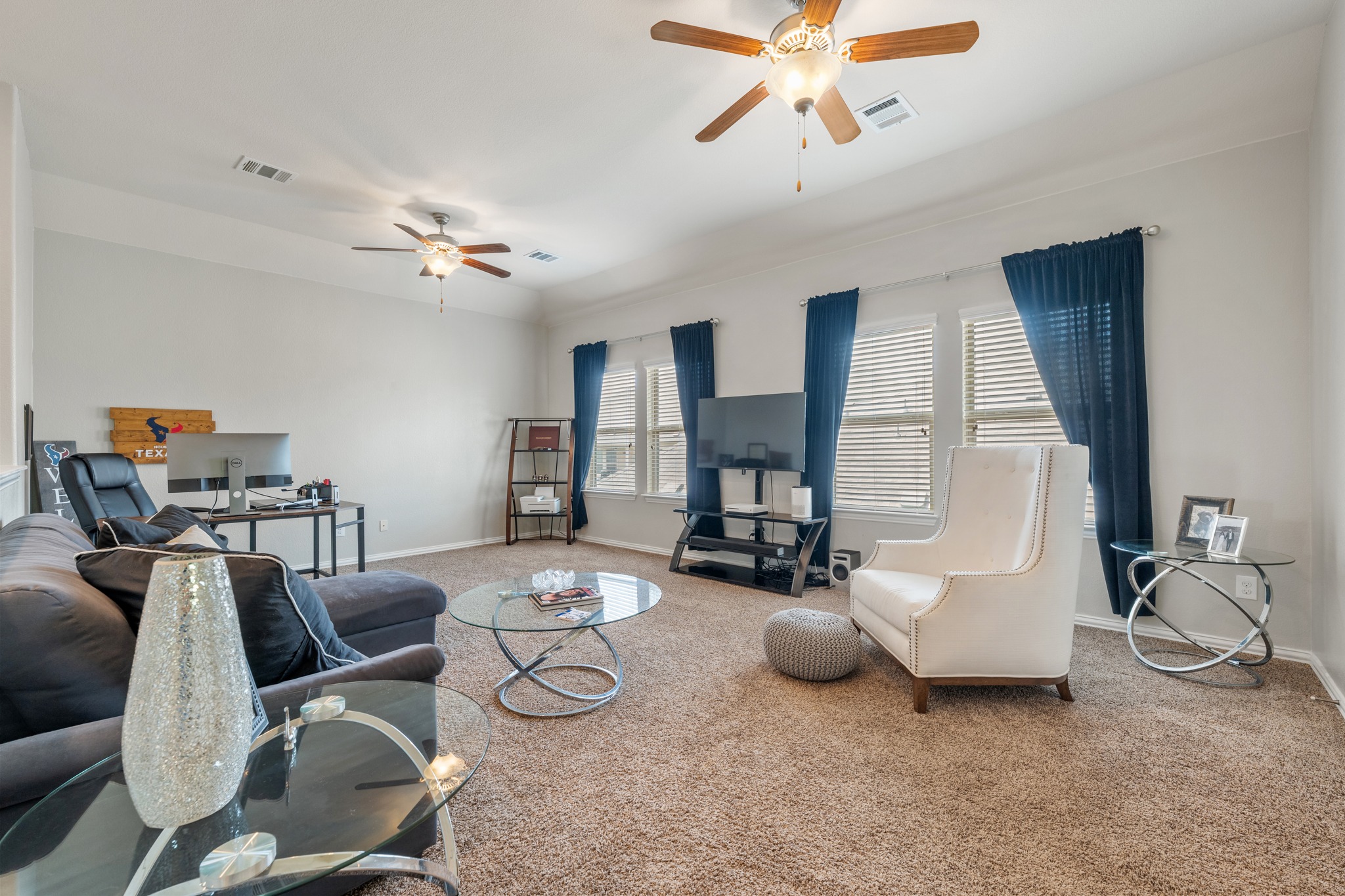 18312 Turning Stream Lane Pflugerville, TX 78660 - Photo 20 of 40 a view of a livingroom with furniture and a chandelier