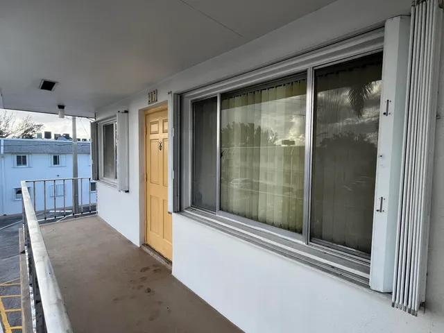 $1,200 | 2840 Cynthia Lane, Unit 207, Lake Worth Beach, FL 33461