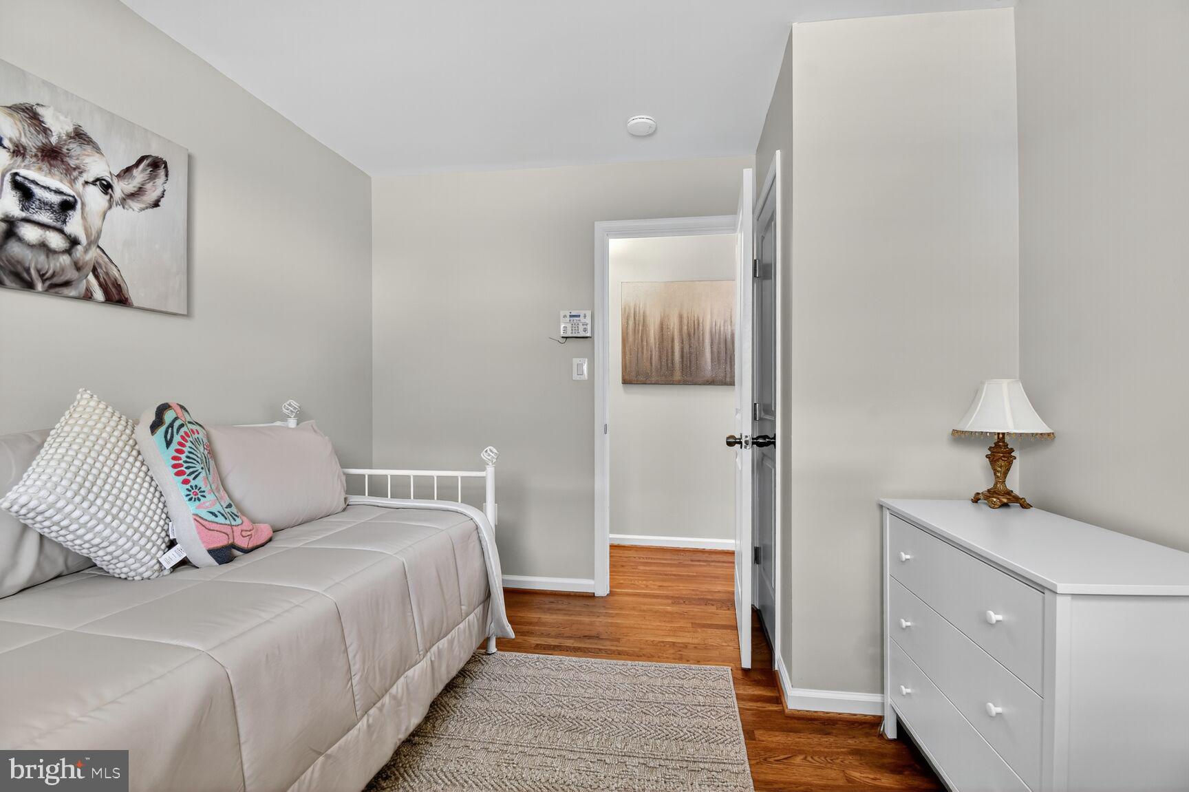 6801 Trowbridge Place Fort Washington, MD 20744 - Photo 10 of 30 a bedroom with a bed and a lamp