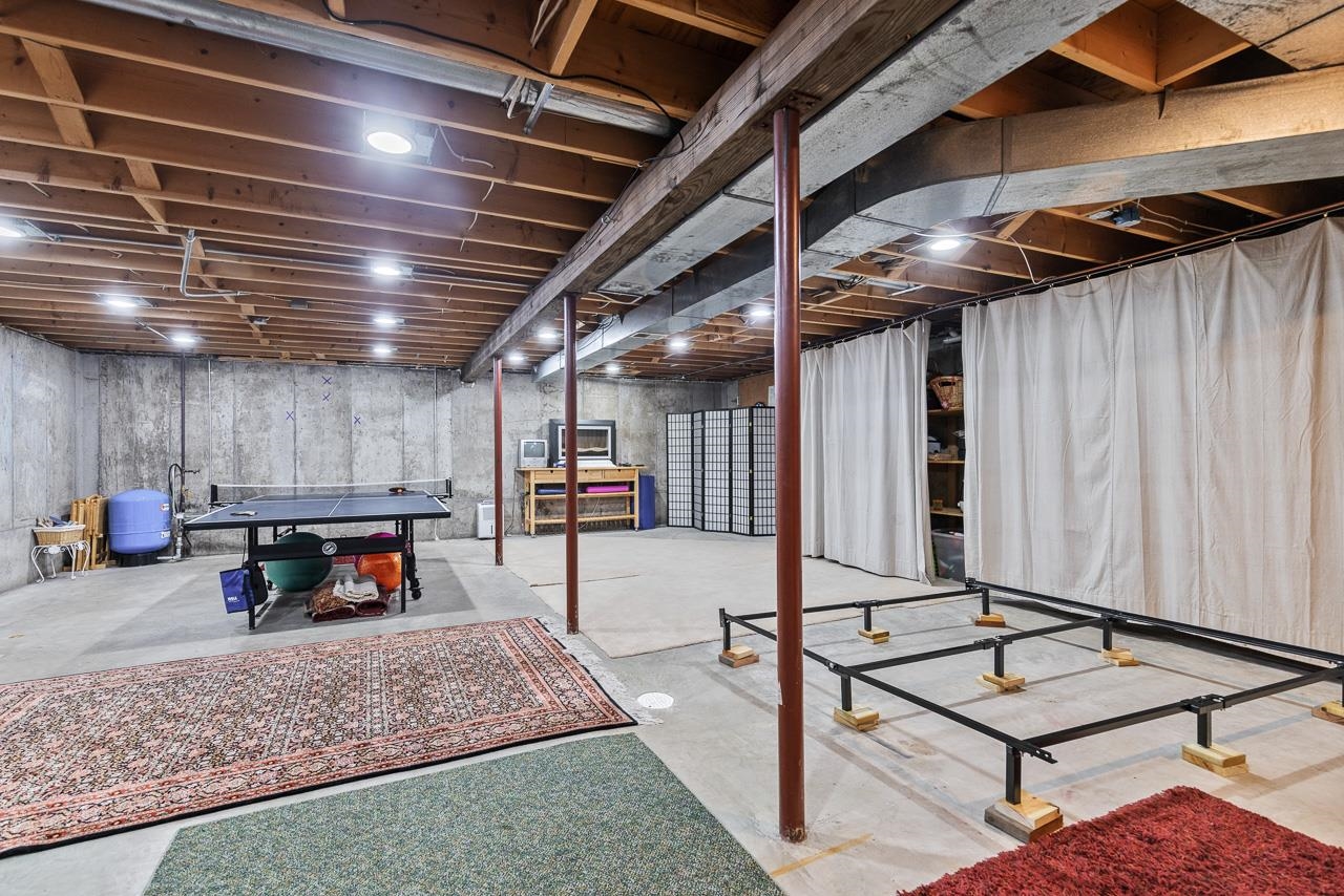 10388 Telegraph Road Winnebago, IL 61088 - Photo 32 of 48 a living room with furniture