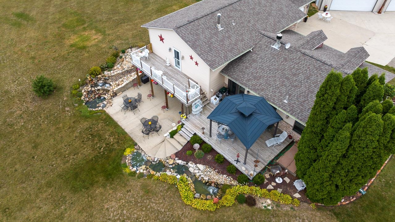 10388 Telegraph Road Winnebago, IL 61088 - Photo 44 of 48 an aerial view of a house with a yard
