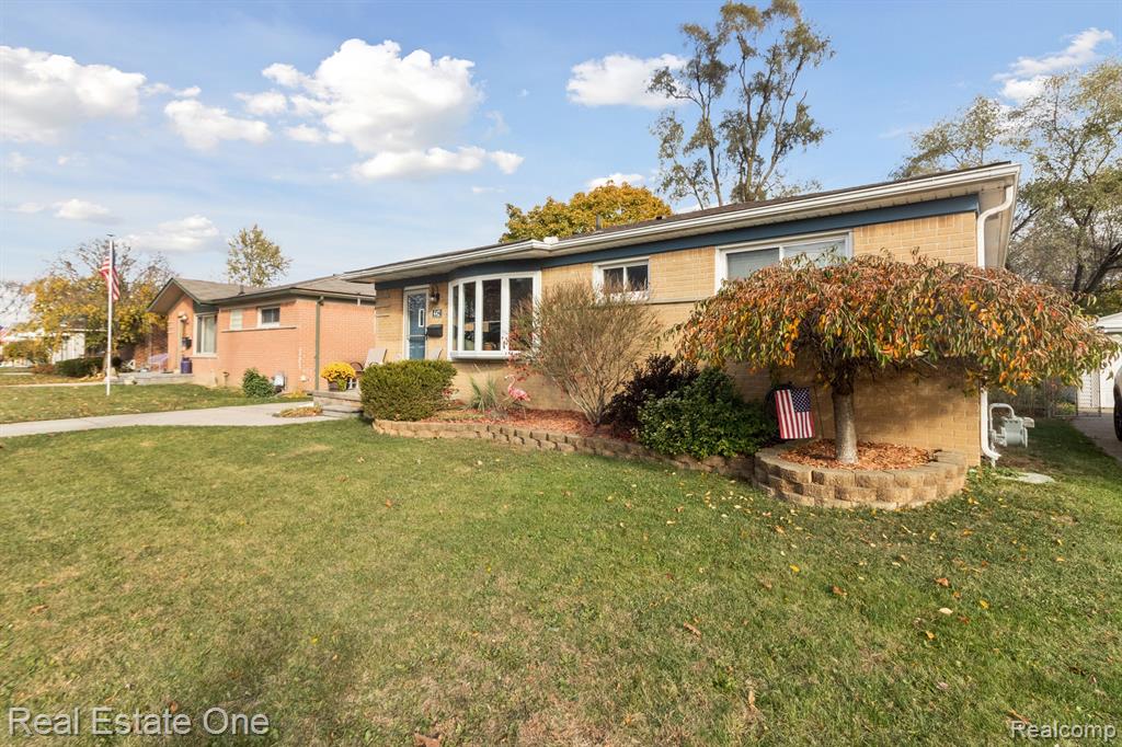 442 Henry Ruff Road Garden City, MI 48135 - Photo 4 of 39