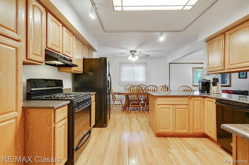 16381 Wayne Road Livonia, MI 48154 - Photo 7 of 27