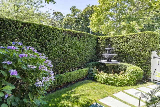 a view of yard with green space