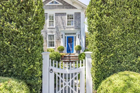 $3,595,000 | 330 Main Street, Sag Harbor, NY 11963