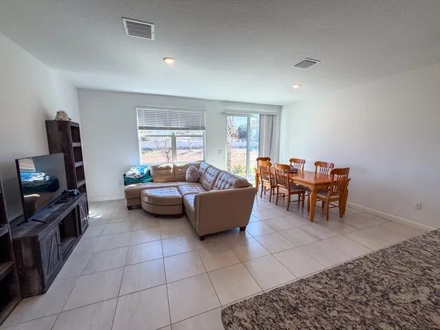 $2,300 | 676 Salisbury Circle, Fort Pierce, FL 34982