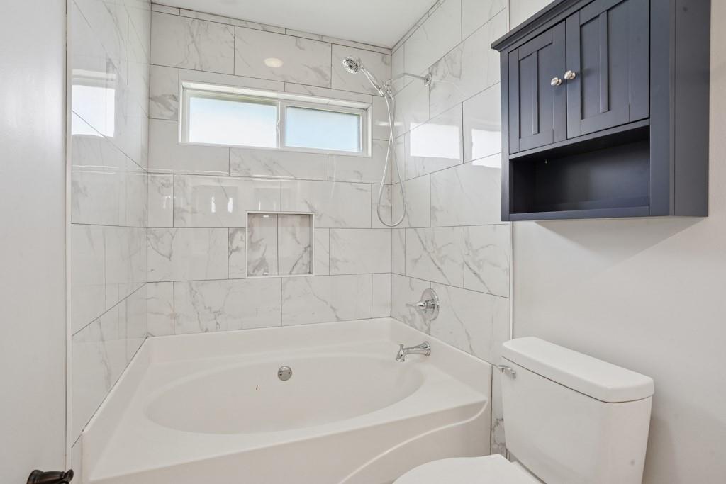 353 Oak Point Drive Laplace, LA 70068 - Photo 9 of 16