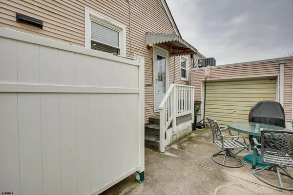 $38,000 | 200 North Essex Avenue, Margate City, NJ 08402