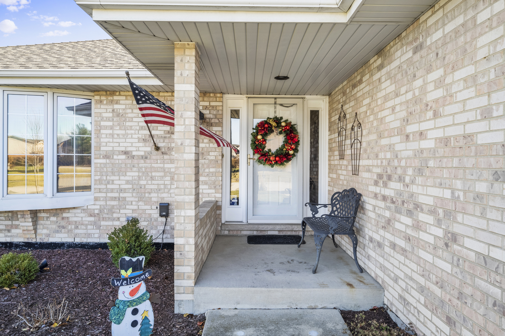 21181 Deerpath Road Frankfort, IL 60423 - Photo 2 of 25 a view of outdoor seating space