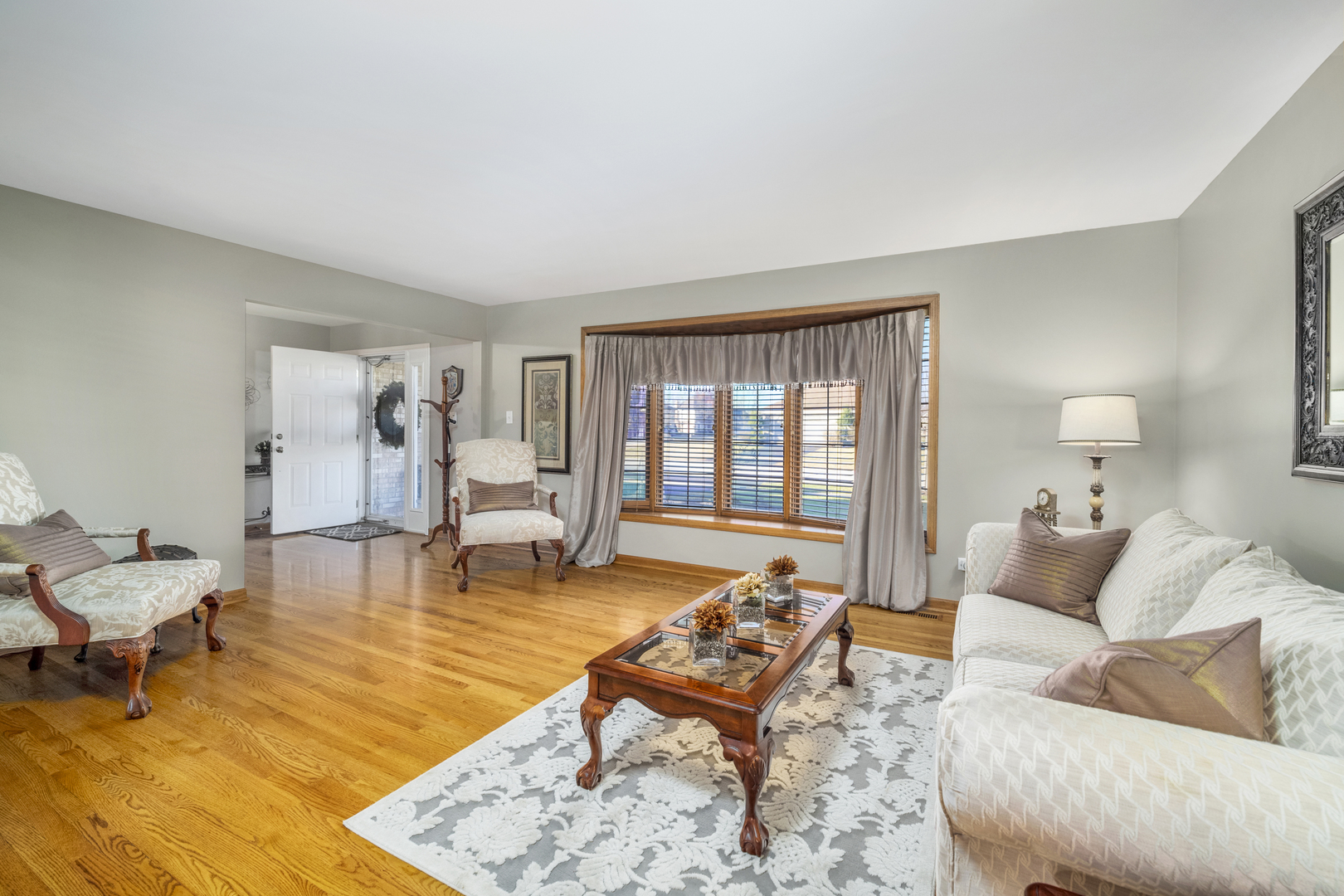 21181 Deerpath Road Frankfort, IL 60423 - Photo 5 of 25 a living room with furniture and a couch