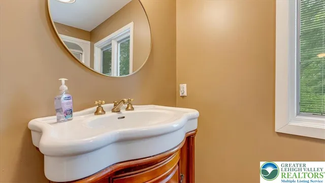 $500,000 | 119 Falls Drive, Cresco, PA 18326